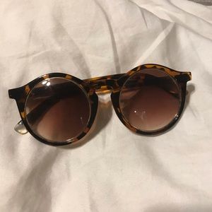 LAST CHANCE 🕶 Round tortoise shell sunglasses